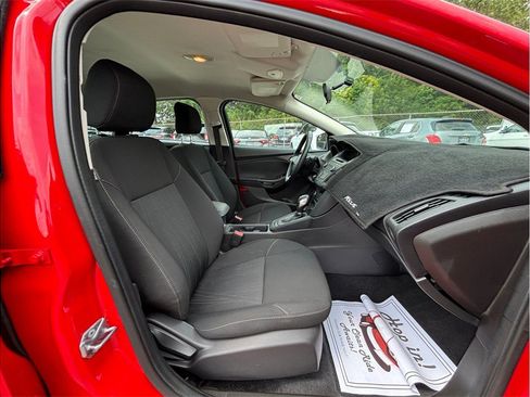 Used 2016 Ford Focus SE w/ SE Sport Package FWD image 29