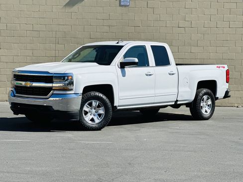 Used 2018 Chevrolet Silverado 1500 LT AWD/4WD image 4