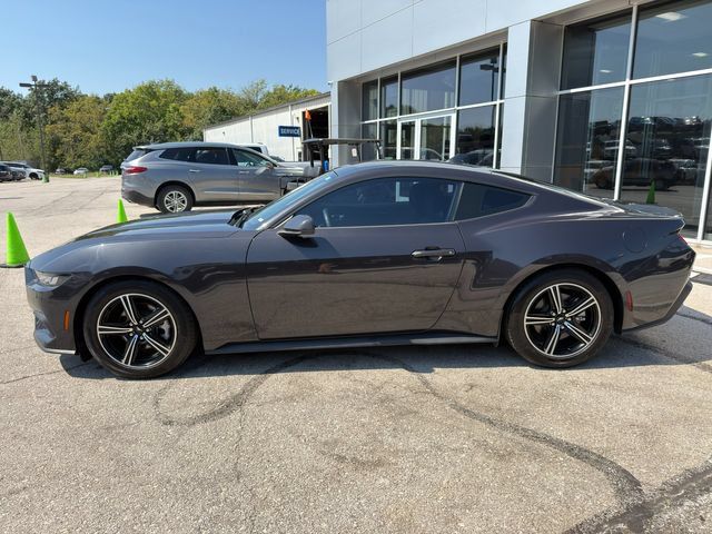 Used 2024 Ford Mustang Coupe RWD image 4