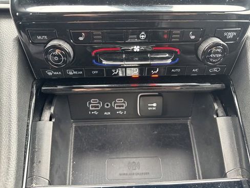 Used 2023 Jeep Grand Cherokee Altitude AWD/4WD image 18