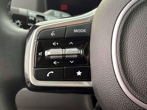 Used 2025 Kia Carnival SX Prestige image 22