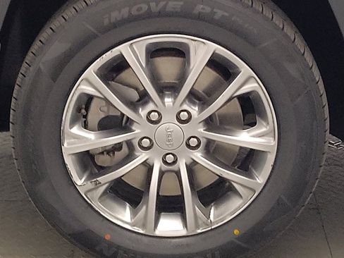 Used 2021 Jeep Cherokee Latitude Plus FWD image 31