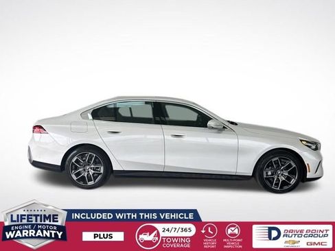 Used 2026 BMW 530i xDrive w/ Premium Package AWD/4WD image 2