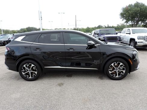 Used 2025 Kia Sportage EX FWD image 4