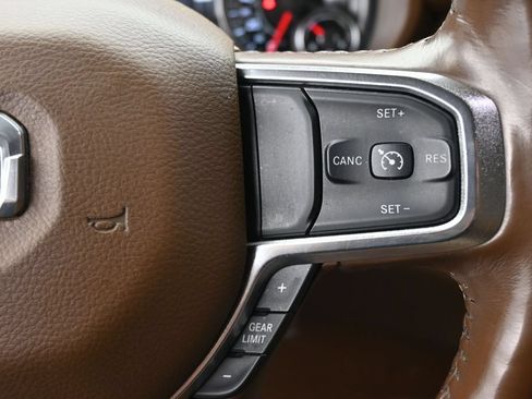 Used 2019 RAM 1500 Laramie AWD/4WD image 23