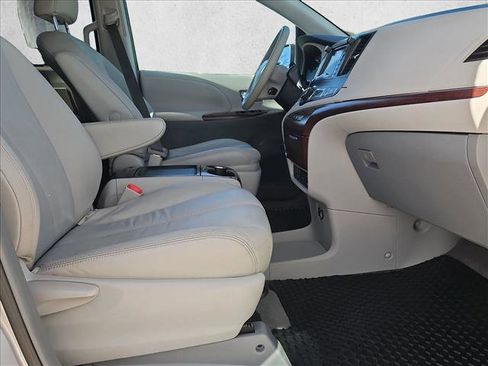 Used 2011 Toyota Sienna XLE w/ XLE Navigation Pkg image 24