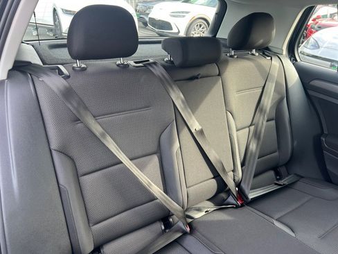 Used 2019 Volkswagen e-Golf SE image 39