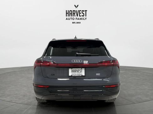 Used 2024 Audi Q8 e-tron Premium image 5