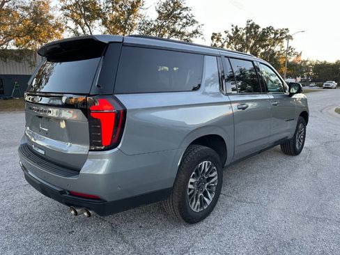 Used 2025 Chevrolet Suburban Z71 image 4