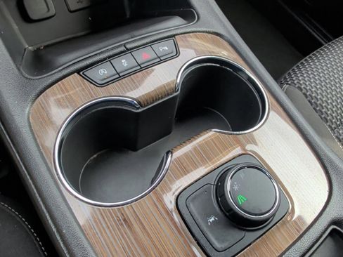 Used 2023 GMC Acadia SLE image 20