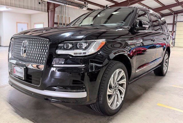 Used 2022 Lincoln Navigator Reserve AWD/4WD image 10