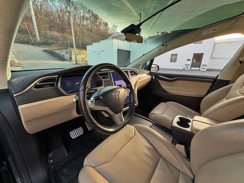 Used 2016 Tesla Model X 60D image 11