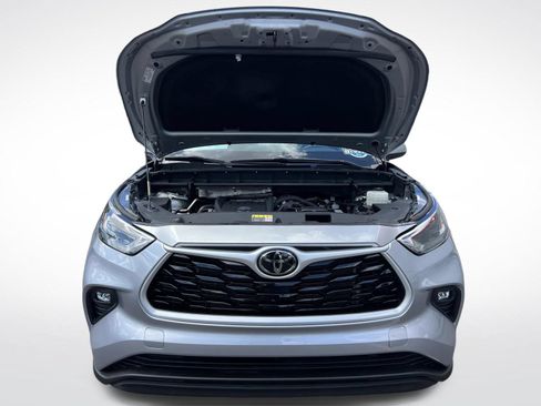 Used 2023 Toyota Highlander XLE FWD image 16