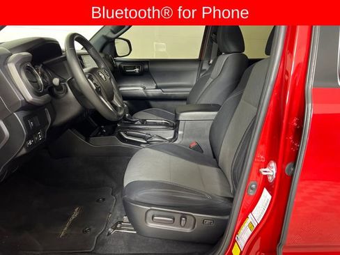 Used 2021 Toyota Tacoma TRD Sport w/ Technology Package image 11