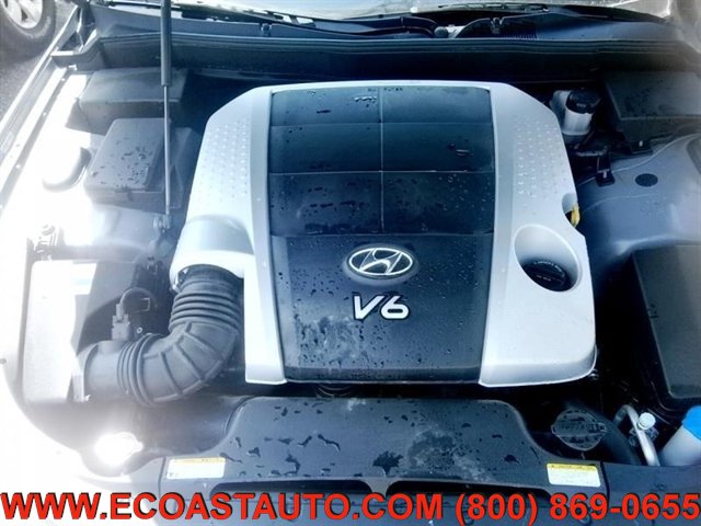 Used 2011 Hyundai Genesis 3.8 RWD image 7