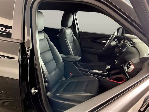 Used 2022 Chevrolet TrailBlazer RS w/ Convenience Package FWD image 9