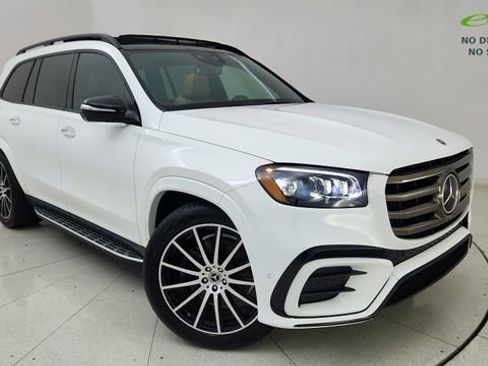 Used 2025 Mercedes-Benz GLS 450 4MATIC image 1