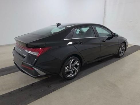 Used 2026 Hyundai Elantra Limited FWD image 4