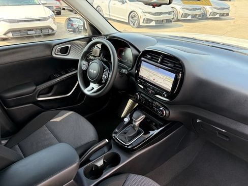 Used 2023 Kia Soul S FWD image 7