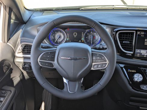 New 2026 Chrysler Pacifica Select image 21