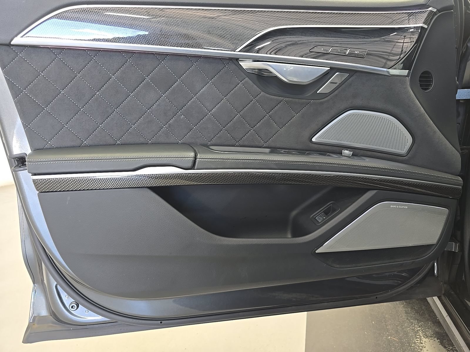 Used 2023 Audi S8 AWD/4WD image 13