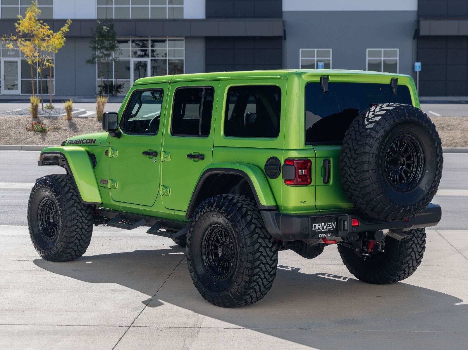 Used 2025 Jeep Wrangler Unlimited Rubicon w/ Safety Group AWD/4WD image 9