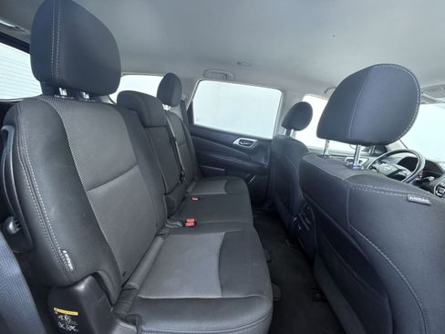 Used 2020 Nissan Pathfinder S image 36