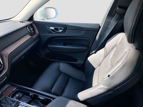 Used 2021 Volvo XC60 T5 Momentum image 25