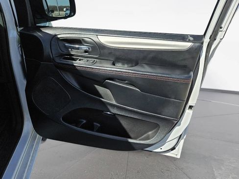 Used 2019 Dodge Grand Caravan GT image 31