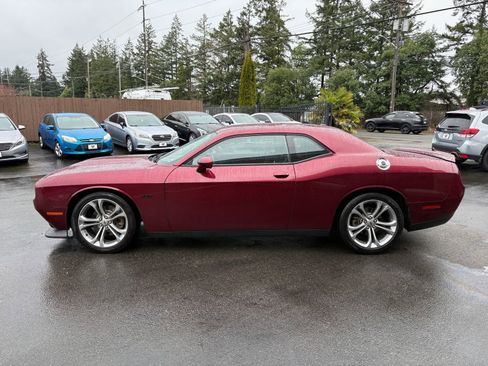 Used 2021 Dodge Challenger R/T RWD image 4