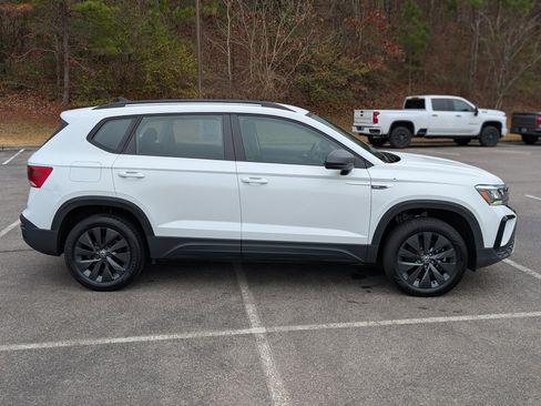 Used 2024 Volkswagen Taos S image 10