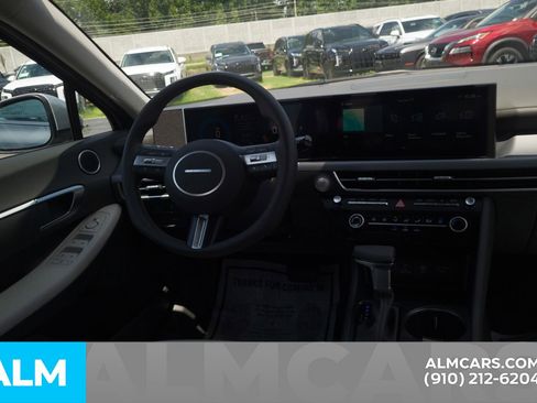 Used 2025 Hyundai Sonata SE FWD image 21