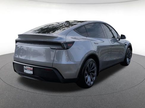 Used 2026 Tesla Model Y 2WD image 5