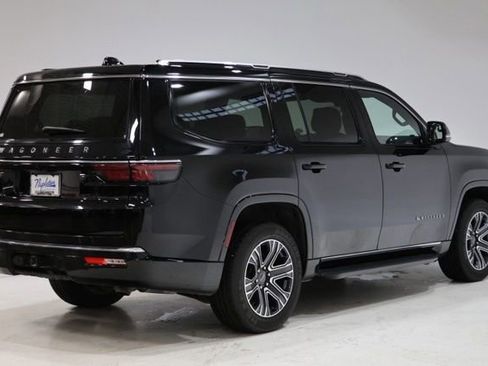 Used 2025 Jeep Wagoneer 4WD w/ Premium Group I image 8