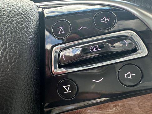 Used 2016 Cadillac Escalade Premium AWD/4WD image 17
