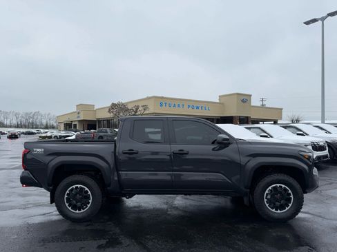 Used 2024 Toyota Tacoma TRD Off-Road image 17