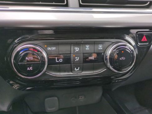 Certified 2025 Chevrolet Trax LT image 25