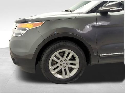 Used 2015 Ford Explorer XLT image 11