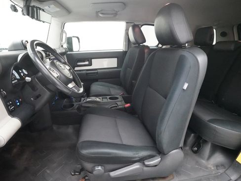 Used 2012 Toyota FJ Cruiser 4WD w/ Upgrade Pkg image 7