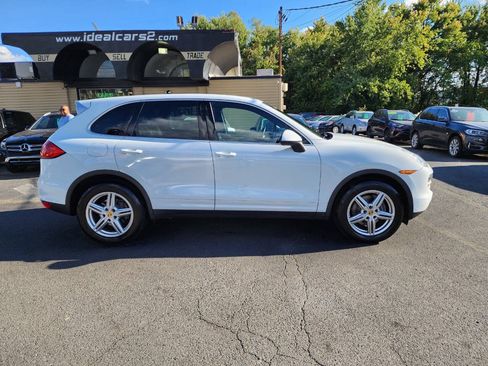 Used 2014 Porsche Cayenne Platinum Edition AWD/4WD image 2