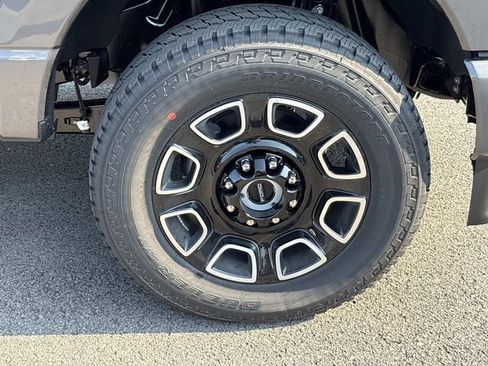 New 2026 Ford F250 Platinum AWD/4WD image 9