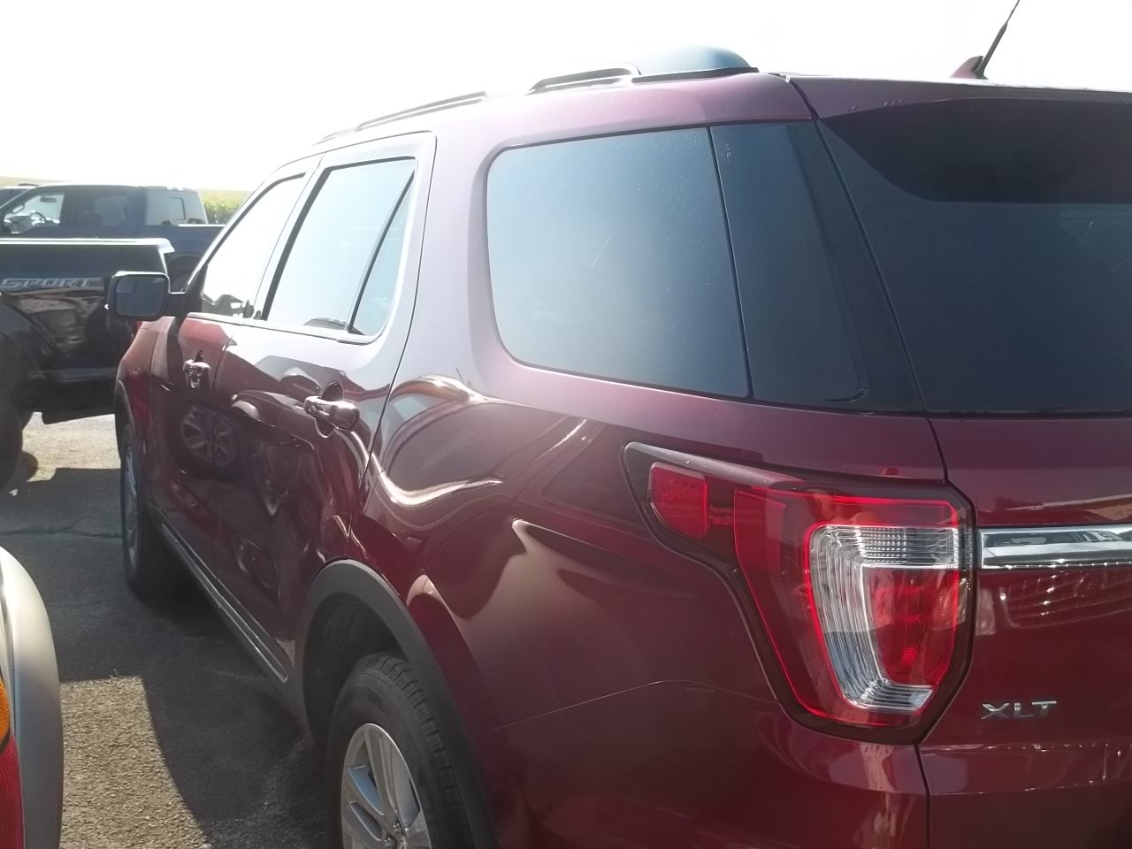 Used 2018 Ford Explorer XLT w/ Equipment Group 202A AWD/4WD image 4
