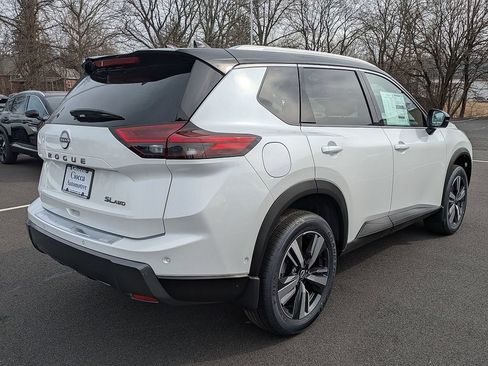 New 2025 Nissan Rogue SL w/ Tech Package AWD/4WD image 7