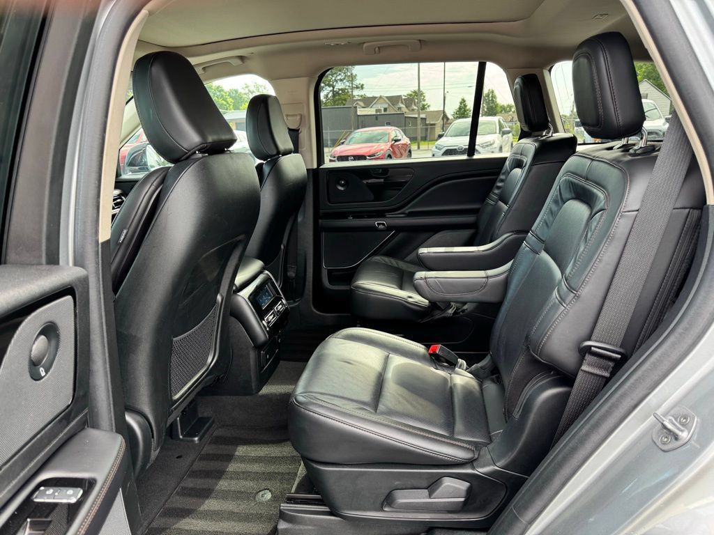 Used 2023 Lincoln Aviator Reserve AWD/4WD image 13