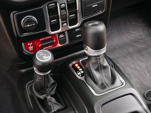 Used 2025 Jeep Wrangler Willys image 16