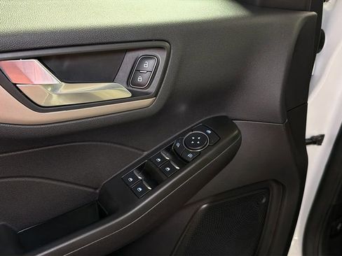 Used 2022 Ford Escape SEL image 25