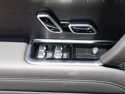 New 2025 Land Rover Range Rover SE image 11