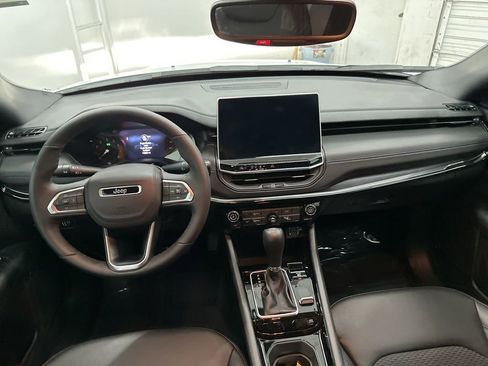 Used 2025 Jeep Compass Latitude w/ Altitude Special Edition image 22