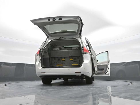 Used 2011 Toyota Sienna Limited image 48