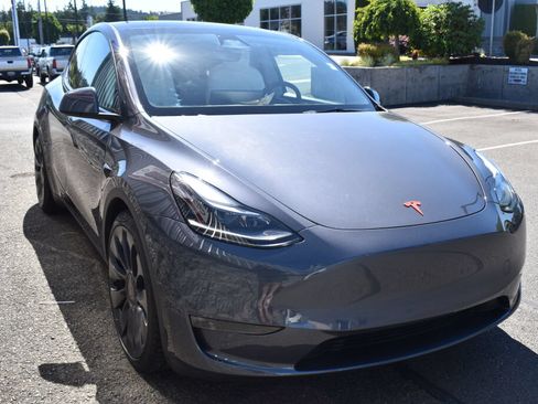 Used 2023 Tesla Model Y Performance AWD/4WD image 3